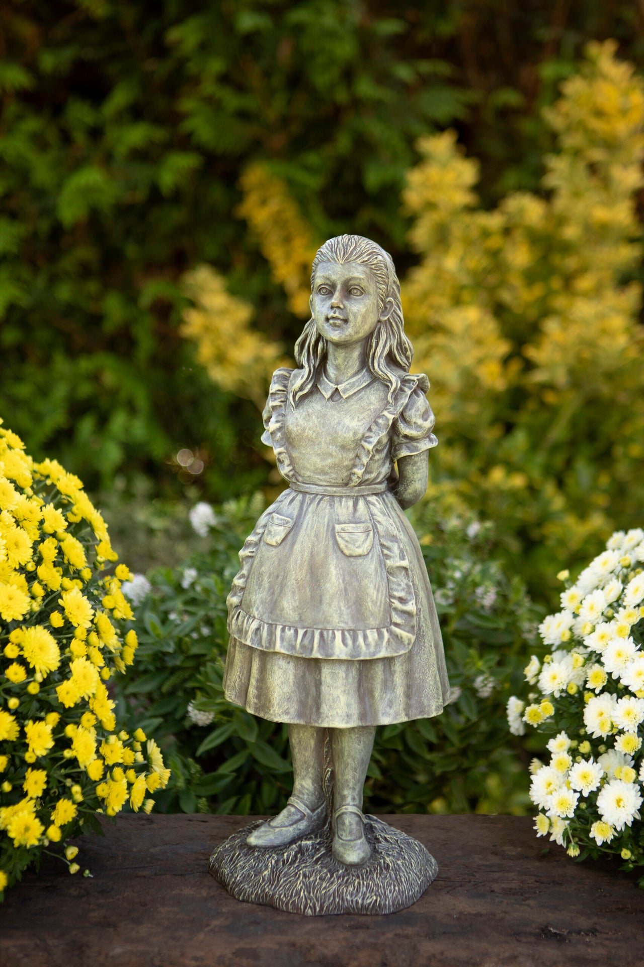 London Ornaments Alice Character Statue