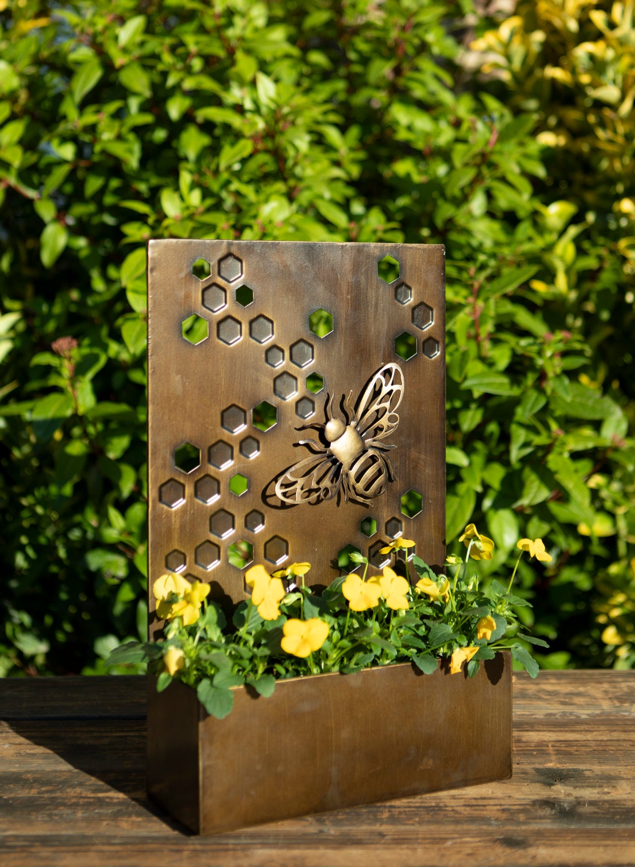London Ornaments Bee Wall Planter