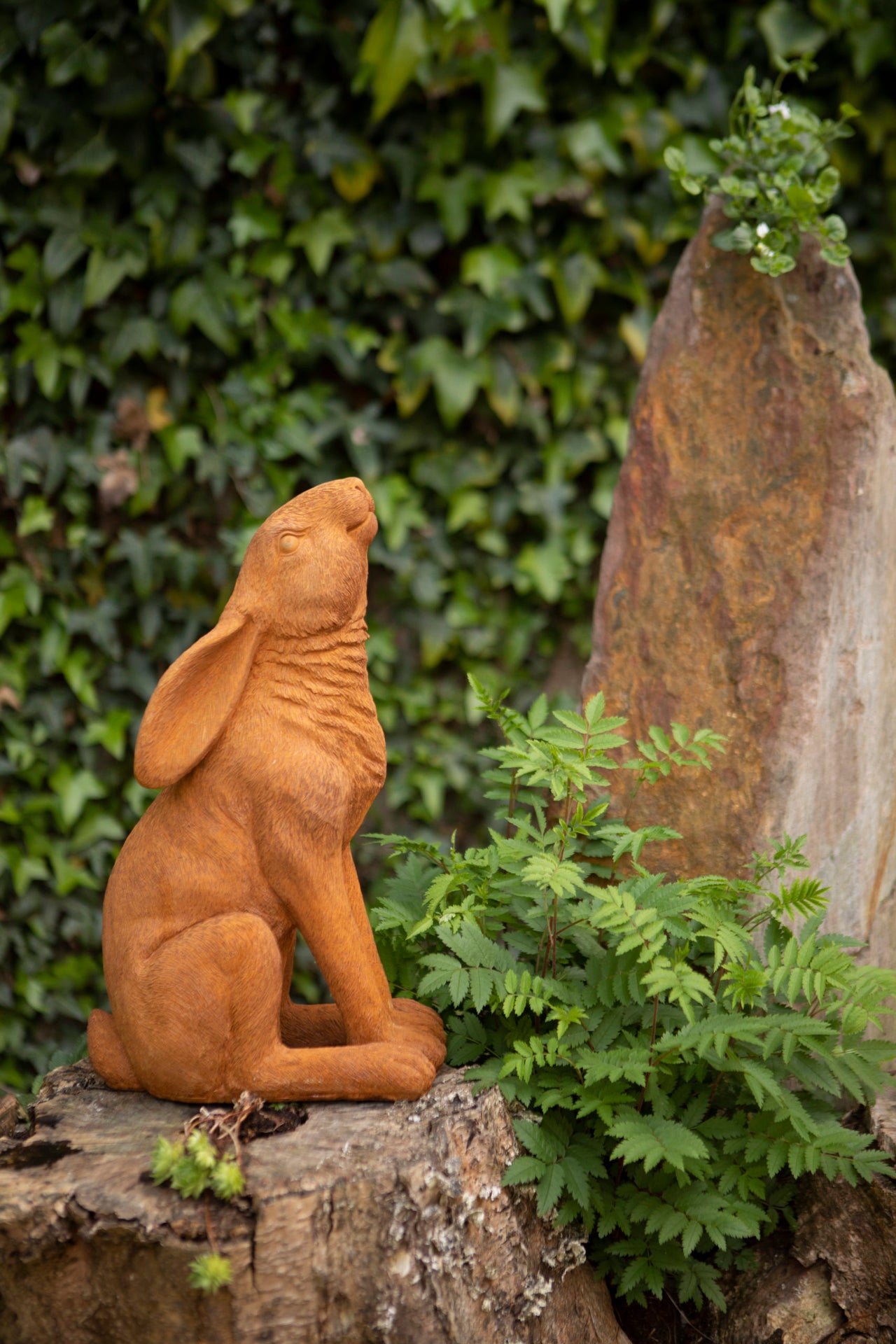 London Ornaments Gazing Hare Rust