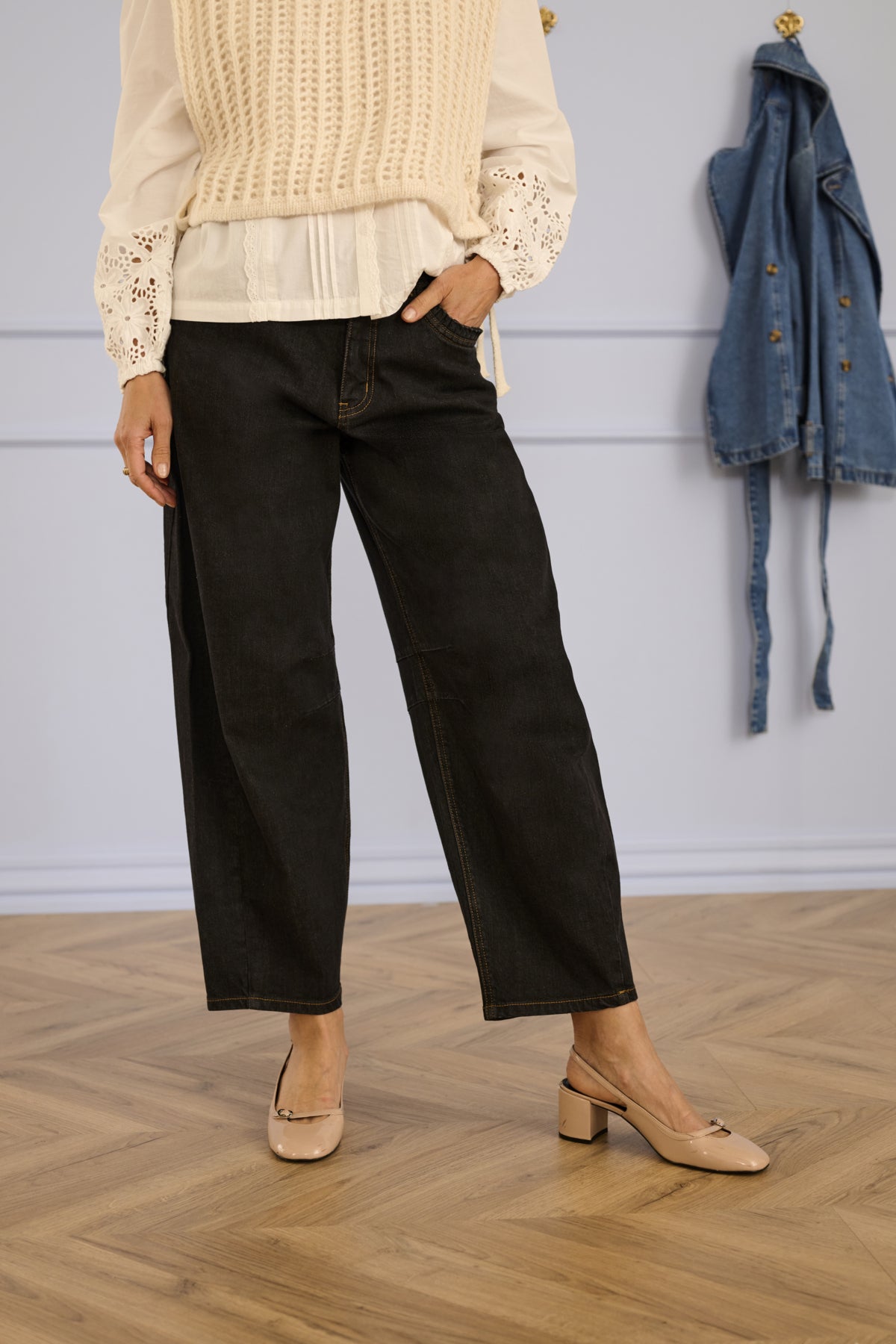 Cream Caysa Ankle Barrel Jeans - Black Washed Denim