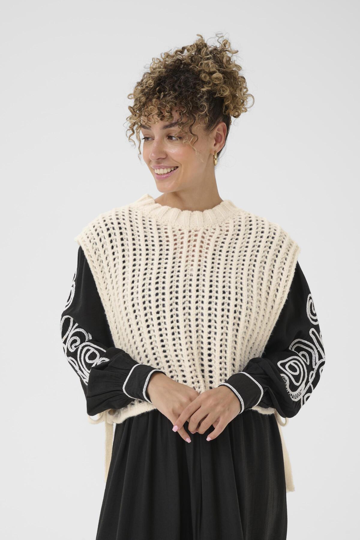 Cream Wullie Knit Slipover - Whisper White