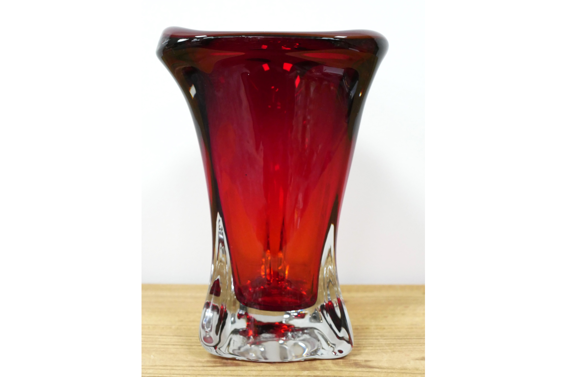 Dutch Imports Red Glass Vase