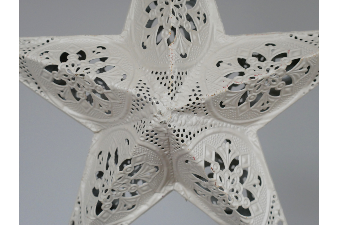 Dutch Imports Cream Metal Star