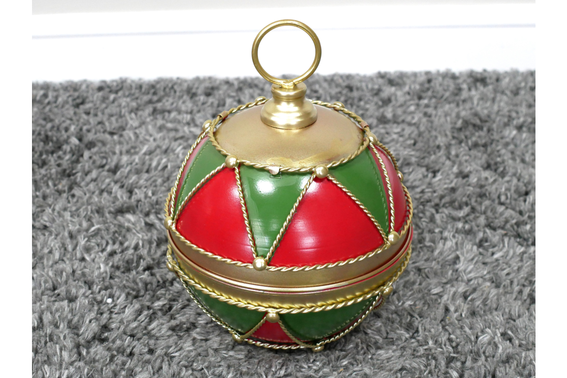 Dutch Imports Vintage Red and Green Christmas Bauble