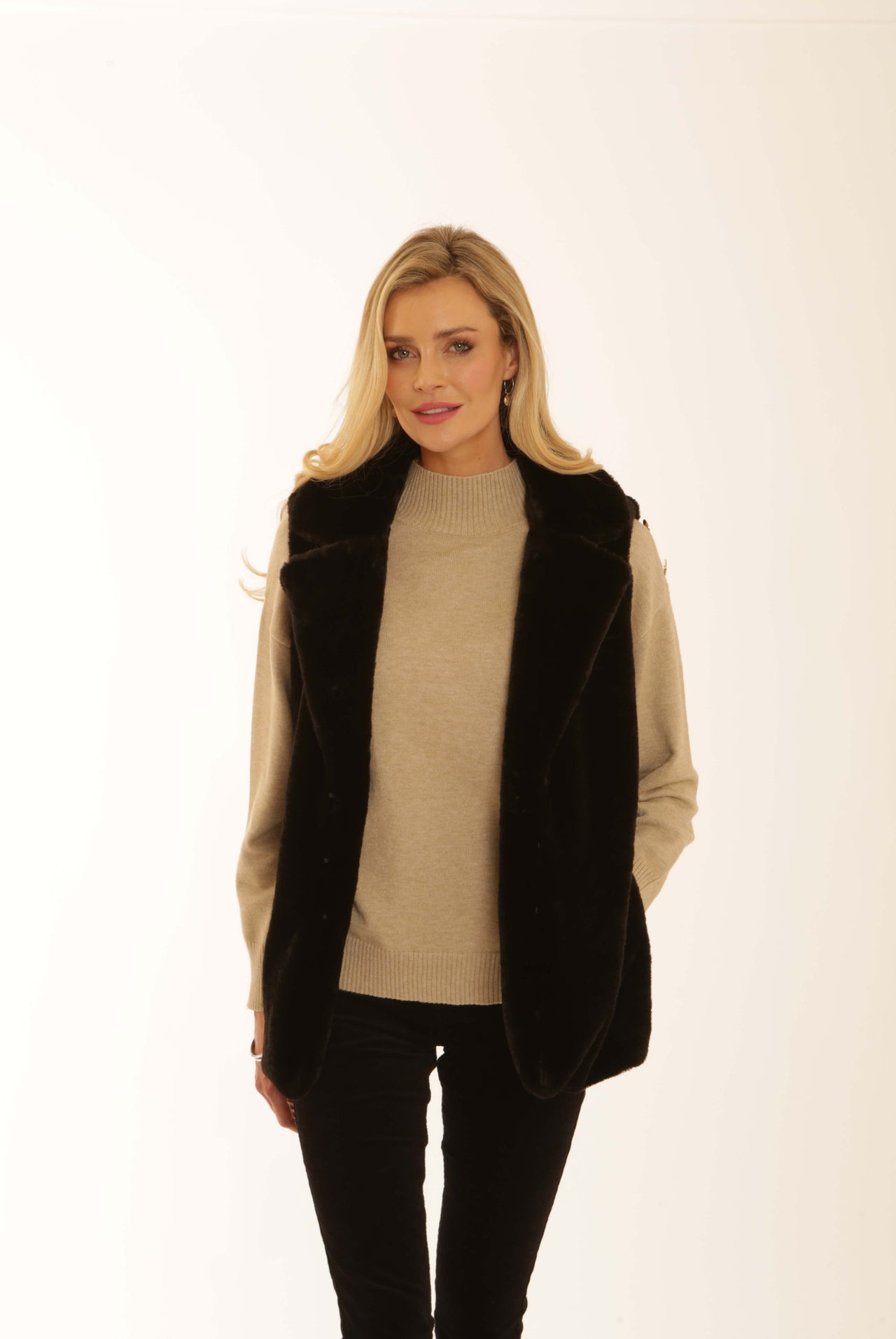 Pomodoro Fur Gilet - Black
