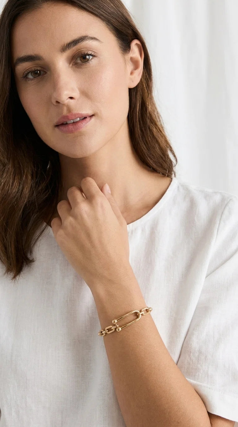 Envy Bracelet Gold beaded elasticated bracelet with bar design