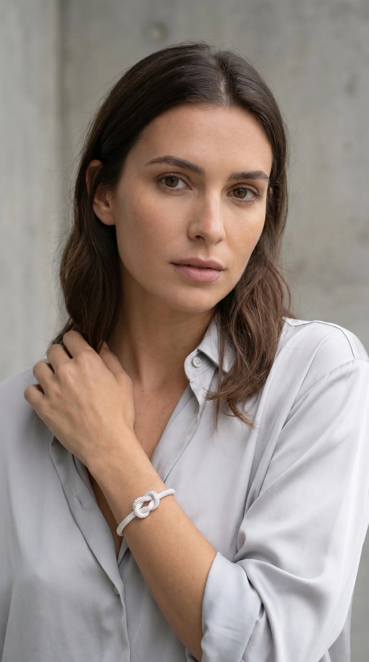 Envy Bracelet Silver knot design bangle