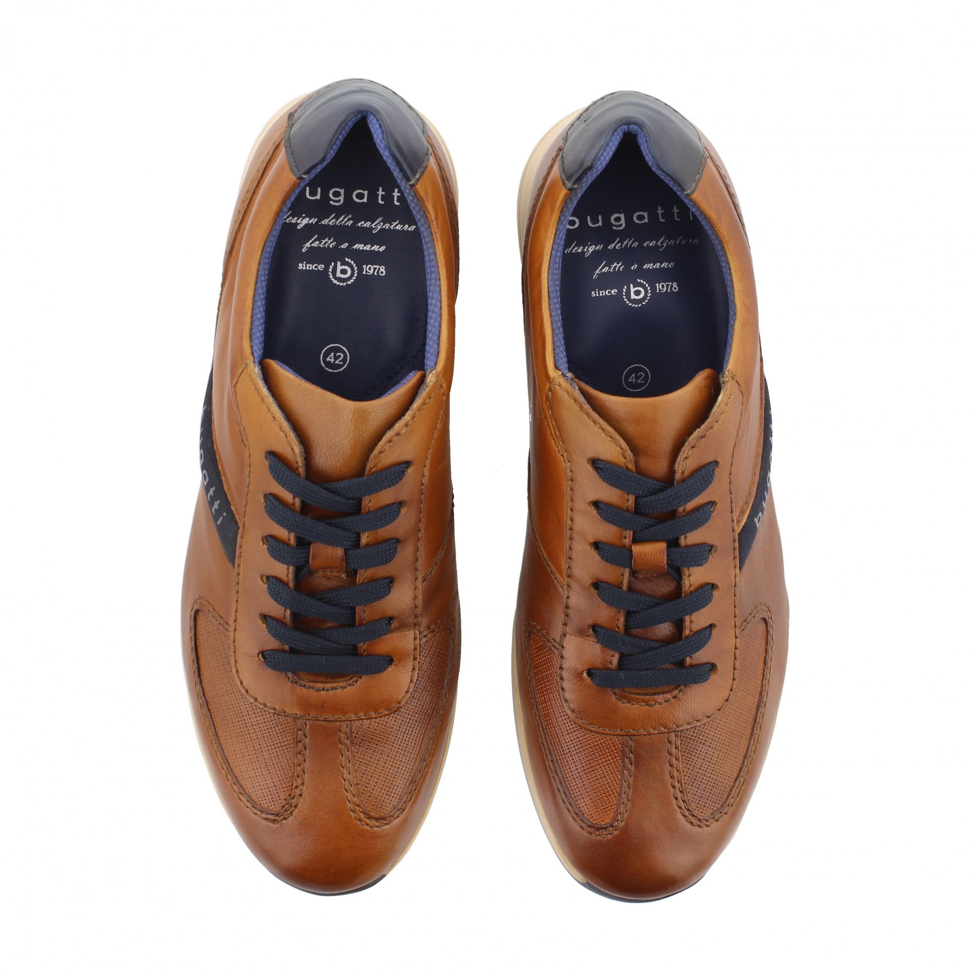 Sneakers fatte a discount mano
