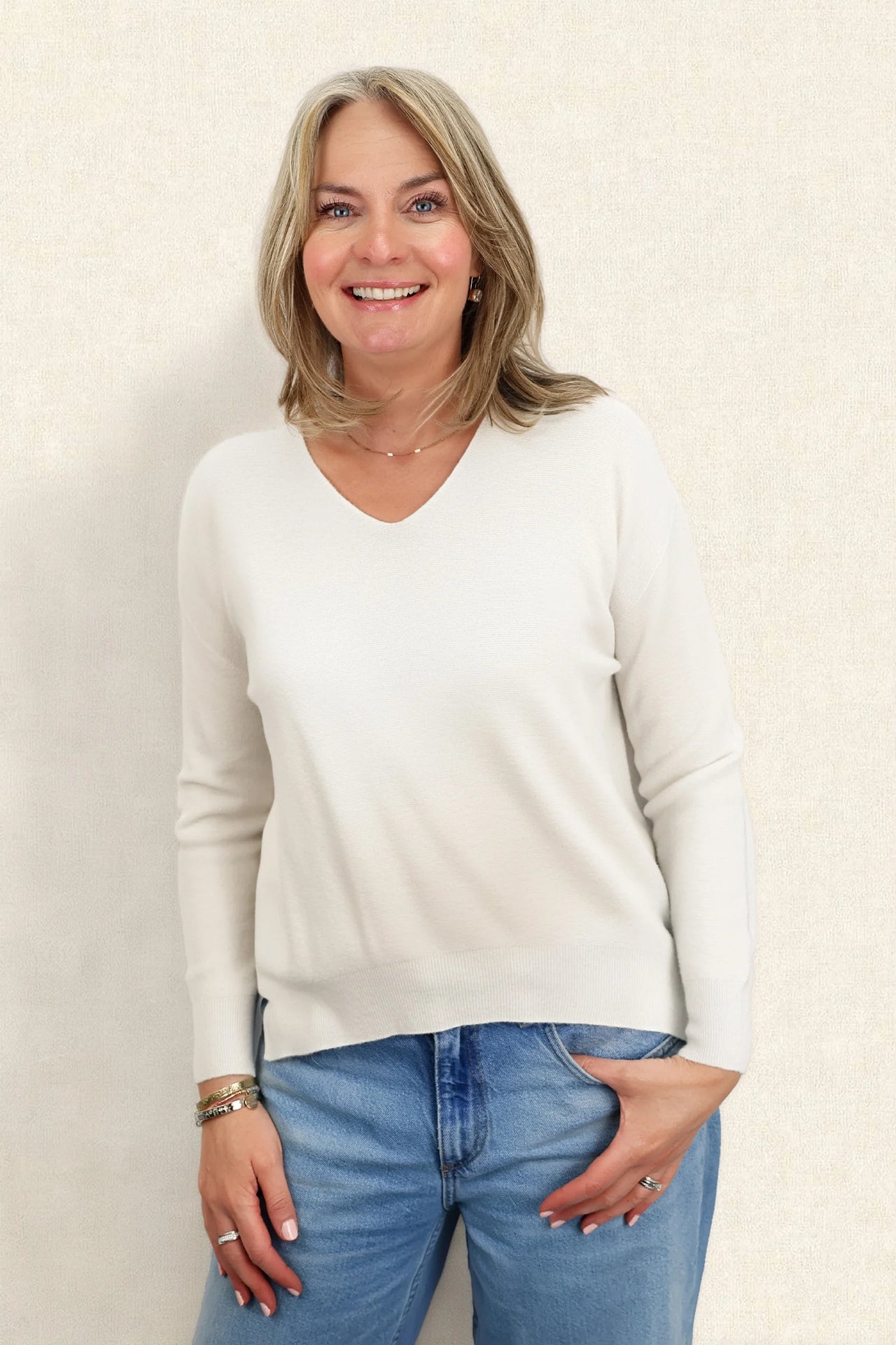 Amazing Women Cecilia V-Neck Knit Jumper