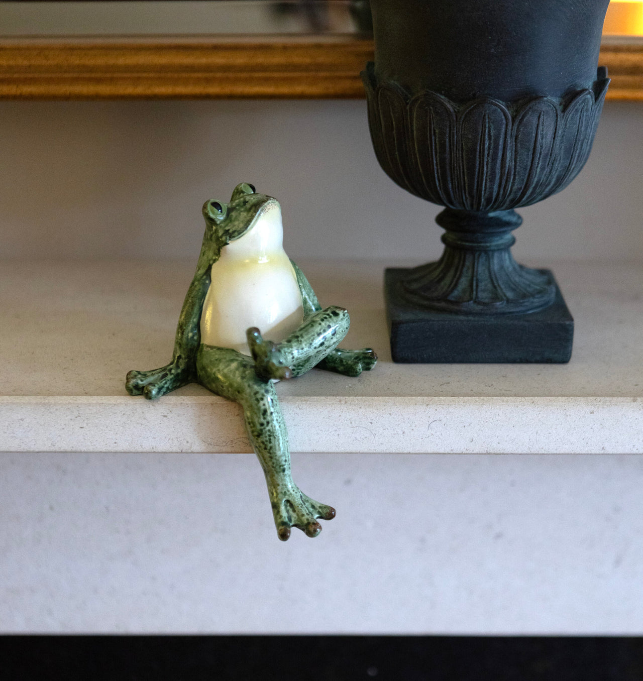 London Ornaments Shelf Frog