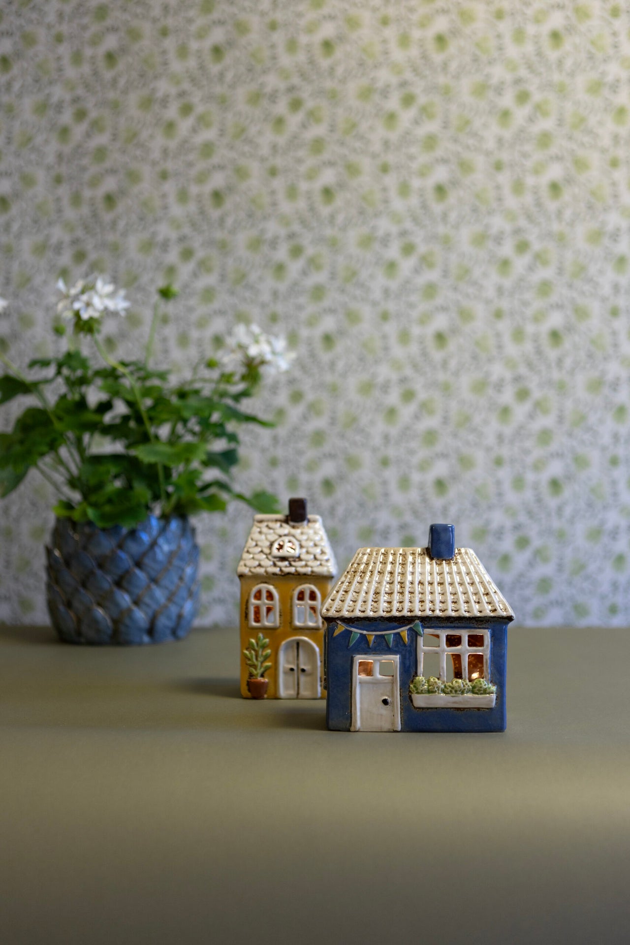 London Ornaments Lily Cottage Candle Holder