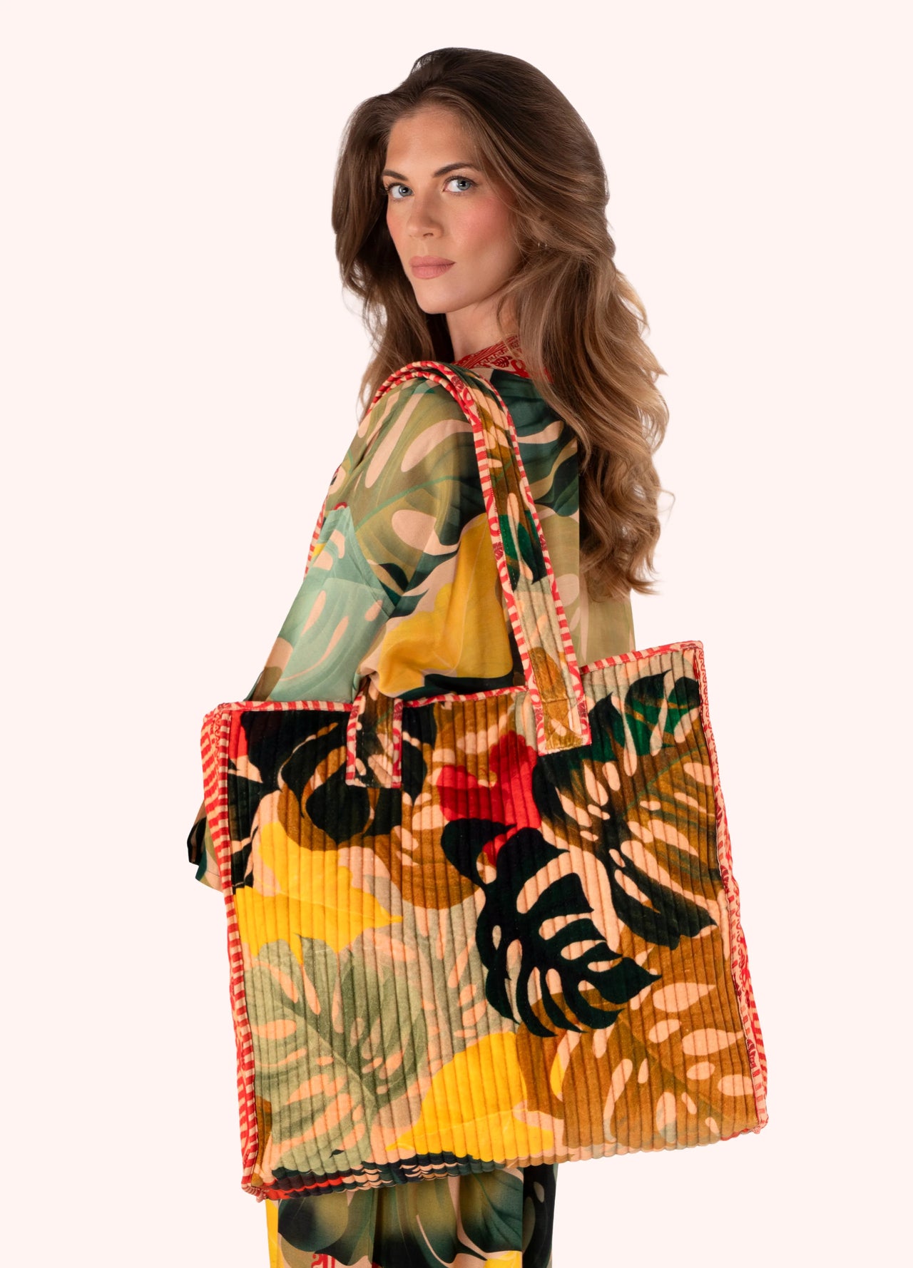 Powder Velvet Quilted Tote Bag - Exotic Leaves