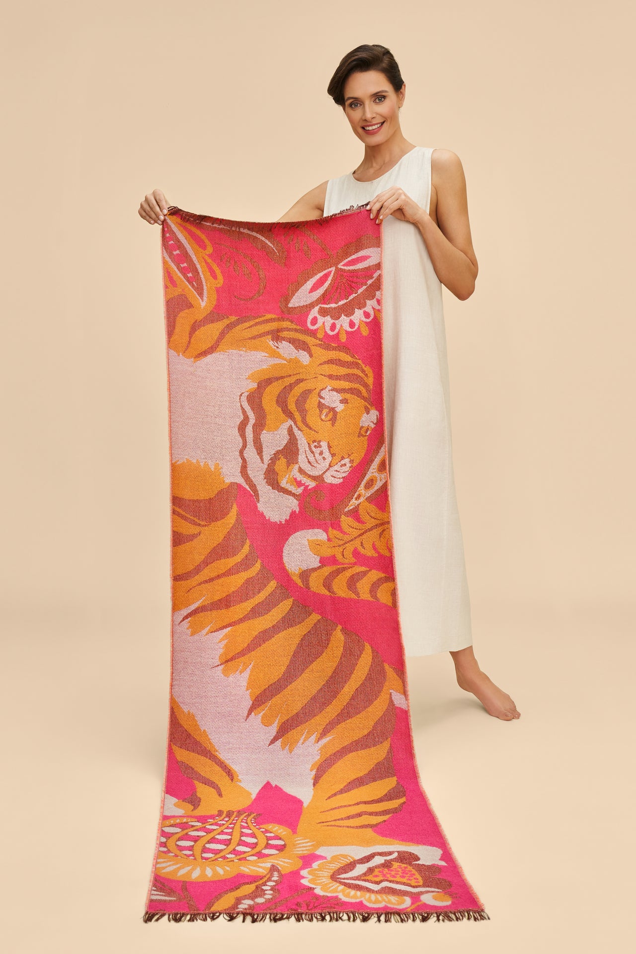 Powder Thrill of Tiger Woven Scarf