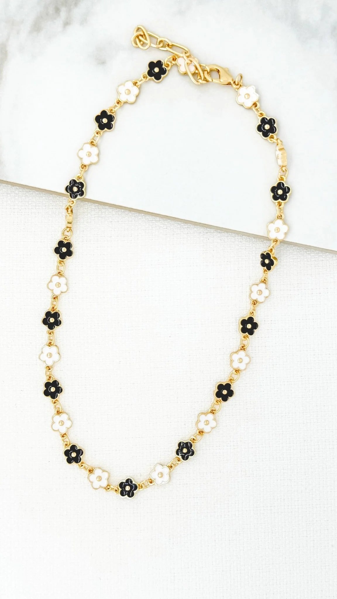 Envy Small Flowers Necklace Gold