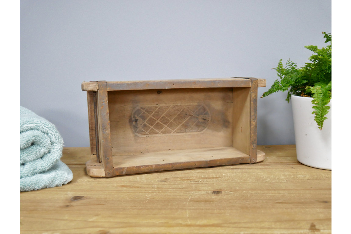 Dutch Imports Brick Mould