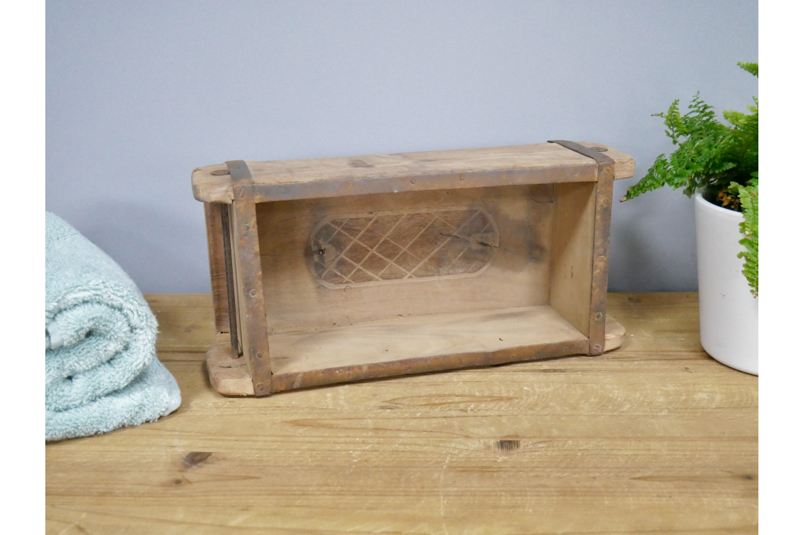 Dutch Imports Brick Mould