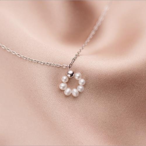 White Leaf Fresh-Water Pearl Circle Necklace