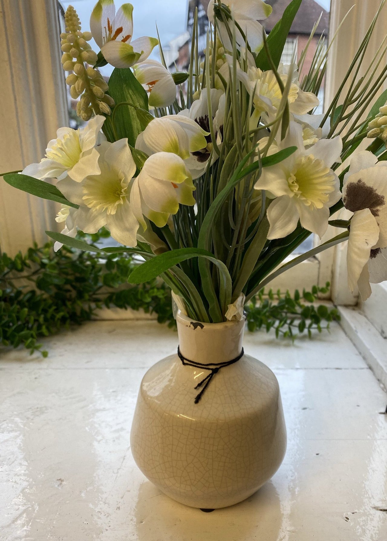 Light and Living White Flower Vase S